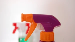 Toxines domestiques et hormones : réduire les perturbateurs endocriniens chez soi