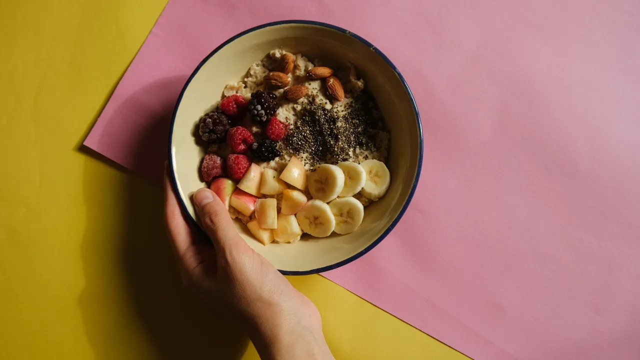 Bol de flocons d avoine avec fruits et noix pour une alimentation saine