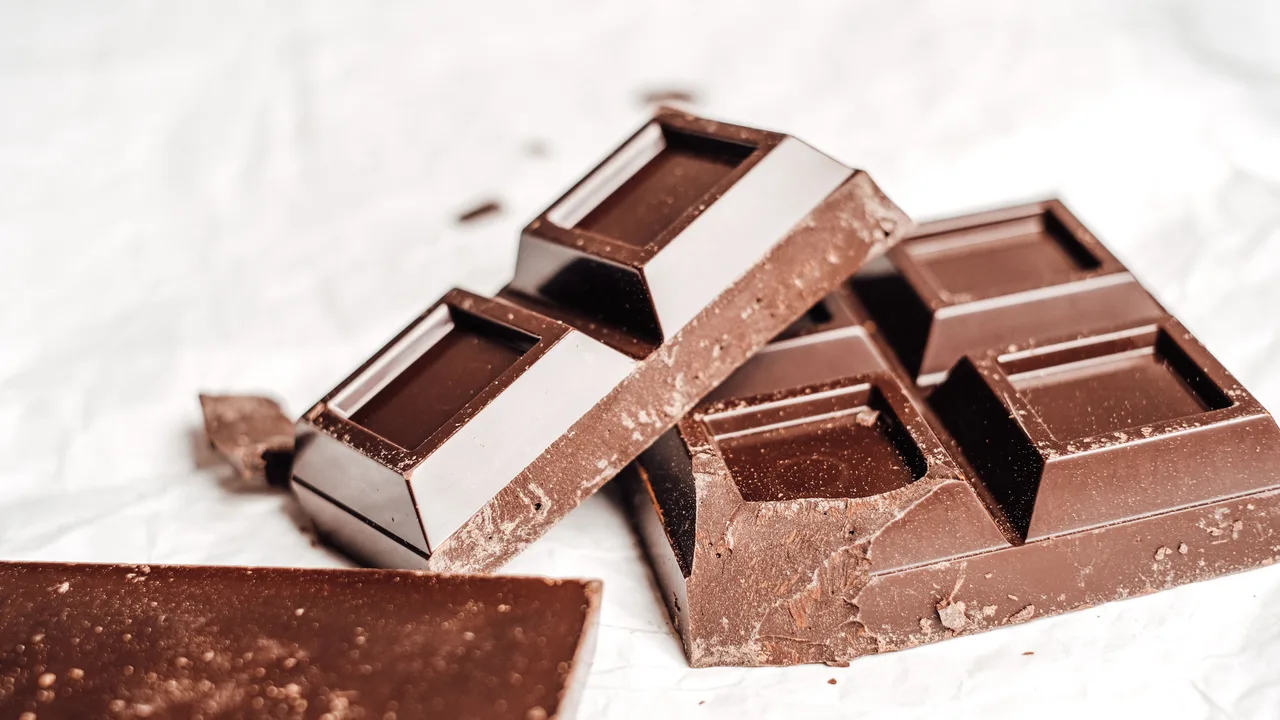 Cacao : les bienfaits réels du chocolat noir sur le cœur et le cerveau